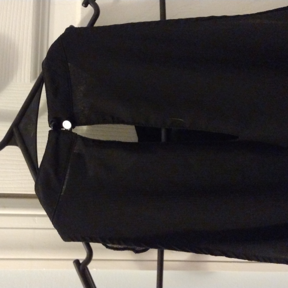 Black Ruffled halter top - Picture 4 of 4